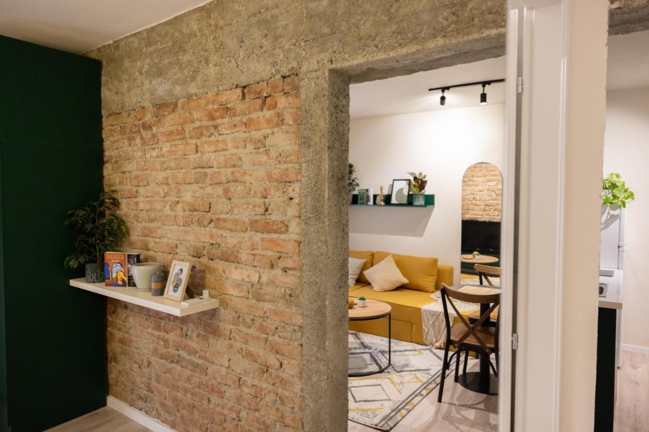 Three Doors Apartments, Kiwi 1+1 Apartment ティラナ エクステリア 写真